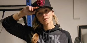 Viral έχει γίνει μια γυμνάστρια με τη λίστα που ετοίμασε με όσα δεν πρέπει να σας βλέπει ο σύζυγός σας να κάνετε