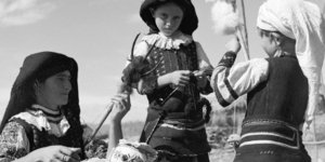 εργαλεια σχετίζονται με την κλώση, τη ραπτική, το πλέξιμο