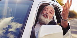 Ηλικιωμένος οδηγός 