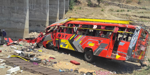 Ινδία: Πτώση λεωφορείου από γέφυρα – Τουλάχιστον 24 νεκροί, ανάμεσά τους και τρία παιδιά