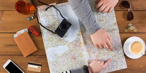 Η Ισπανία μειώνει τα εισιτήρια τρένων και λεωφορείων και προτρέπει τους νέους να ταξιδέψουν