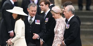 H καλεσμένη του τήρησε το dress code και ήταν μοντέρνα 