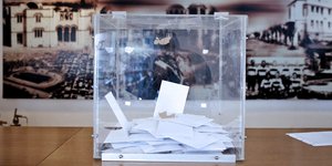 Φάκελοι σε κάλπη, εκλογές