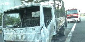 κάηκε φορτηγάκι επί της λεωφόρου Κύμης