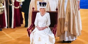 Βασίλισσα στέφθηκε η Καμίλα