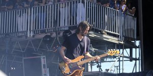 Ο Κιάνου Ριβς σε συναυλία με το συγκρότημά του