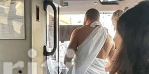 Τουρίστες στην Κρήτη ντυμένοι αρχαίοι Έλληνες