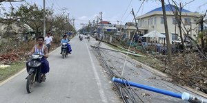 Τεράστιες οι καταστροφές από τον κυκλώνα στη Μιανμάρ