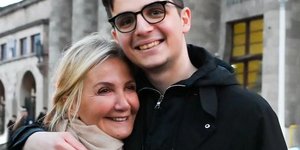 Η Μαρέβα Μητσοτάκη με τον γιο της Κωνσταντίνο