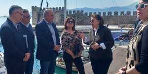 Μενδώνη στο ενετικό λιμάνι Ναυπάκτου