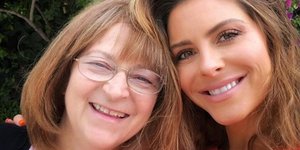 Η Μαρία Μενούνος με τη μητέρα της που έφυγε από τη ζωή