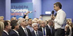 Ο Κυριάκος Μητσοτάκης σε ομιλία στην Πειραιώς