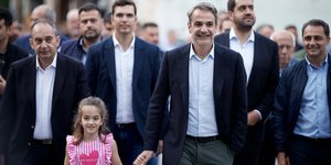 Ο Κυριάκος Μητσοτάκης στο Θέρισο της Κρήτης 