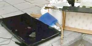 Άνδρας σε αμόκ πέταξε μέχρι και τηλεόραση από το μπαλκόνι του σπιτιού του στη Θεσσαλονίκη