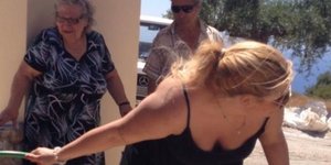 Δανάη Μπάρκα με τον παππού και τη γιαγιά της