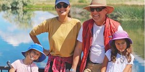 O Μπρους Γουίλις με την Έμα Χέμινγκ και τις κόρες τους