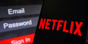 Netflix: Οι χρήστες σε διάφορες χώρες, συμπεριλαμβανομένης της Ελλάδας, θα κληθούν να πληρώσουν περίπου 8 ευρώ για κάθε χρήστη που παρακολουθεί εκτός του νοικοκυριού
