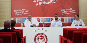 Στιγμιότυπο από την παρουσίαση των εισιτηρίων διαρκείας του Ολυμπιακού