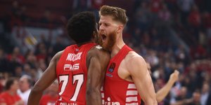 O Ολυμπιακός θέλει να πανηγυρίσει και στο πέμπτο παιχνίδι των πλέι οφ της Euroleague, για να προκριθεί στο Final-4