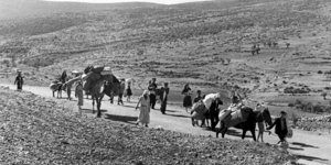 Παλαιστίνιοι εγκαταλείπουν τα σπίτια τους το 1948 λόγω της Νάκμπα