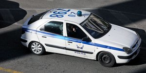 Περιπολικό στον δρόμο, από ψηλά