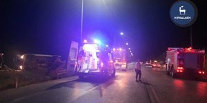 Ασθενοφόρο σε σημείο όπου συνέβη θανατηφόρο τροχαίο στη Ρόδο