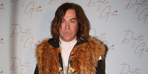 Τρύφωνας Σαμαράς με γούνα 