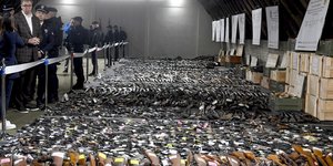 Σερβία όπλα Αλεξάνταρ Βούτσιτς 