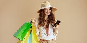 Γυναίκα και on line shopping