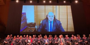 Στιγμιότυπο από τη βράβευση του Sir Στέλιος Χατζηιωάννου