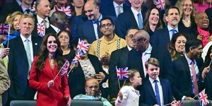 Τρελό κέφι μετά τη στέψη χόρευαν στο πάρτι Κάρολος Καμίλα Κέιτ τα παιδιά