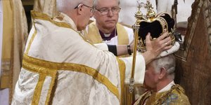 Η στιγμή της στέψης του βασιλιά Καρόλου