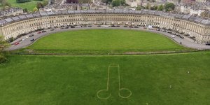 Βρετανία Βασιλιάς Κάρολος πέος γκαζόν