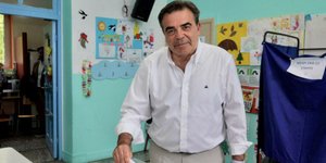 Ο Μαργαρίτης Σχοινάς ψηφίζει