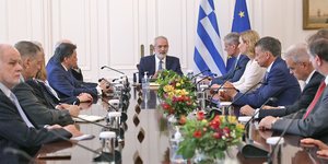 Η πρώτη συνεδρίαση του υπουργικού της υπηρεσιακής κυβέρνησης