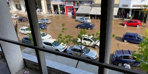 Λύματα στον δρόμο στη Θεσσαλονίκη