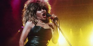 Γιατί η  Τίνα Τέρνερ φορούσε πάντα κοντά φορέματα