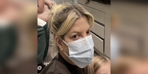 Η Τόρι Σπέλινγκ ανακάλυψε το λόγο που αρρωσταίνουν συνεχώς τα παιδιά της 