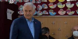 Ο Μπιναλί Γιλντιρίμ «ανησύχησε» γιατί η σύζυγός του έκανε πολύ ώρα στο παραβάν