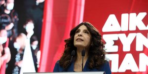 Πόπη Τσαπανίδου 