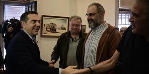 Τσίπρας: Περιοδεία στην Α' Πειραιά και συνάντηση με συνδικαλιστές των μέσων σταθερής τροχιάς