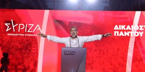Ο Αλέξης Τσίπρας στην προεκλογική ομιλία του στην πλατεία Συντάγματος