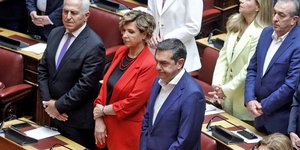 Αλέξης Τσίπρας, Ολγα γεροβασίλη και Ευάγγελος Αποστολάκης στην ορκωμοσία των βουλευτών