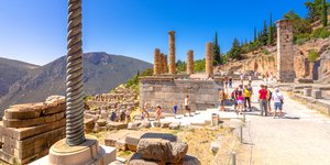 τουριστες στους δελφους 
