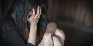 Χειροπέδες σε 35χρονο στη Σαρωνίδα για βιασμό 17χρονης και revenge porn