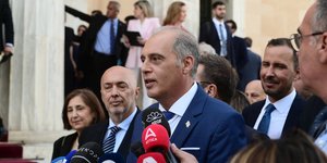 O Κυριάκος Βελόπουλος μιλάει στα ΜΜΕ