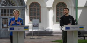 Ο Βολοντίμιρ Ζελένσκι και η Ούρσουλα Φον ντερ Λάιεν στο Κίεβο