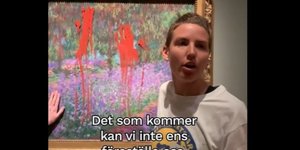 Ακτιβίστρια βάζει μπογιά σε πίνακα του Μονέ