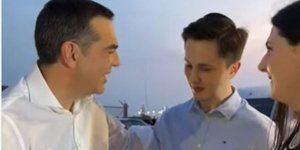 Ο Αλέξης Τσίπρας συνάντησε τον φοιτητή που είχε πέσει από τον 3ο όροφο του ΑΠΘ εν ώρα μαθήματος