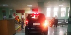 αυτοκίνητο μπήκε στο ΚΑΤ Smart στα επείγοντα περιστατικά νοσοκομείο